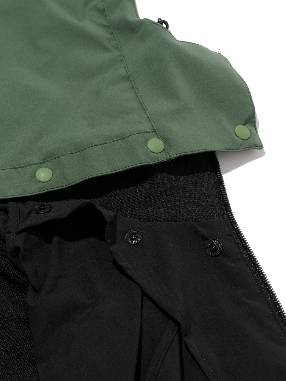 DRIVE Black golf wind jacket: included green hood and collar snap attachment