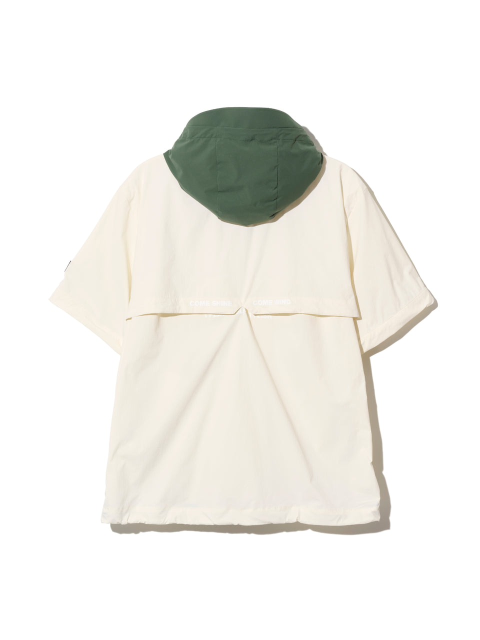 DRIVE Cream golf wind jacket: back view with short sleeves, green hood and back vent