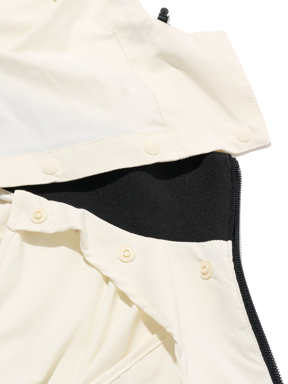 DRIVE Cream golf wind jacket: matching hood and collar snap attachment