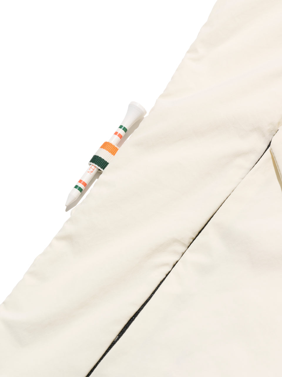 DRIVE Cream golf wind jacket: golf tee holder detail