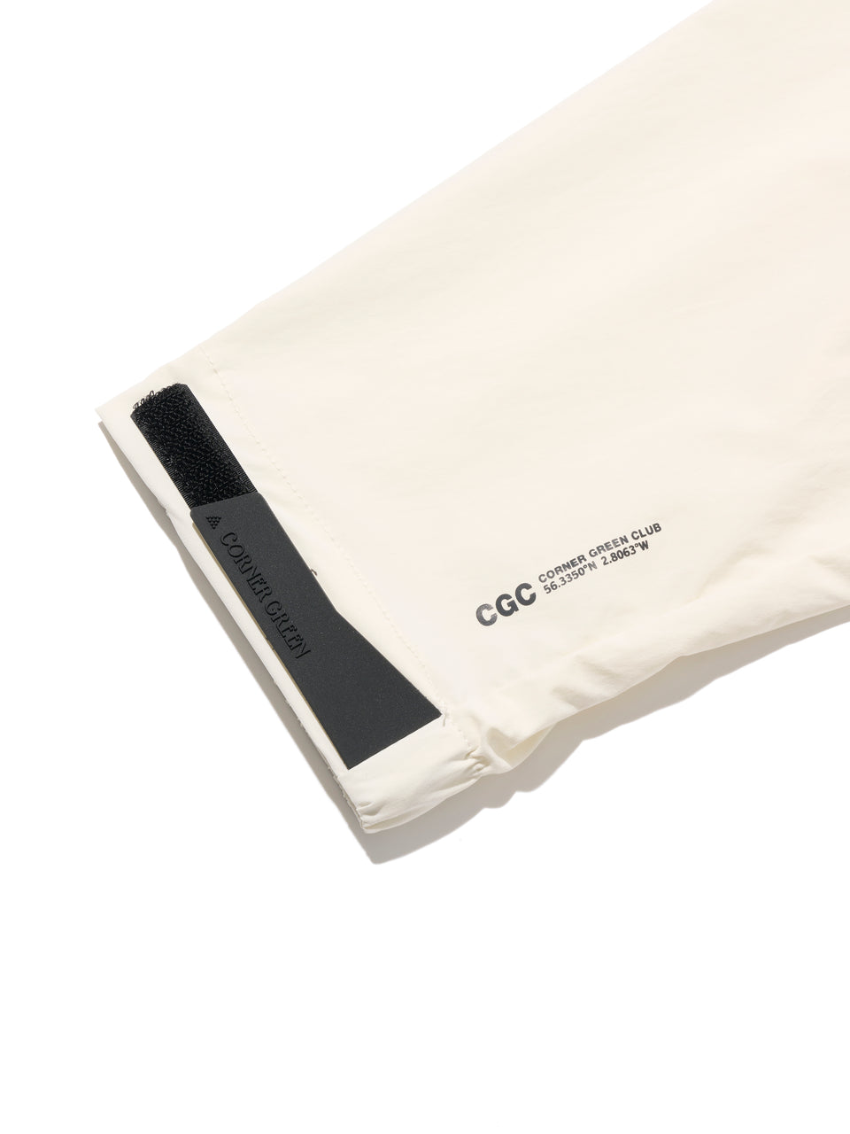 DRIVE Cream golf wind jacket: adjustable cuff detail